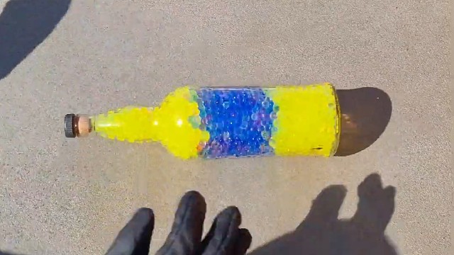 楼梯滚瓶子爆破解压时刻