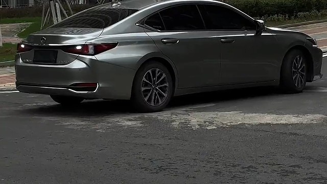 价格是贵了点，但帅是一辈子的事