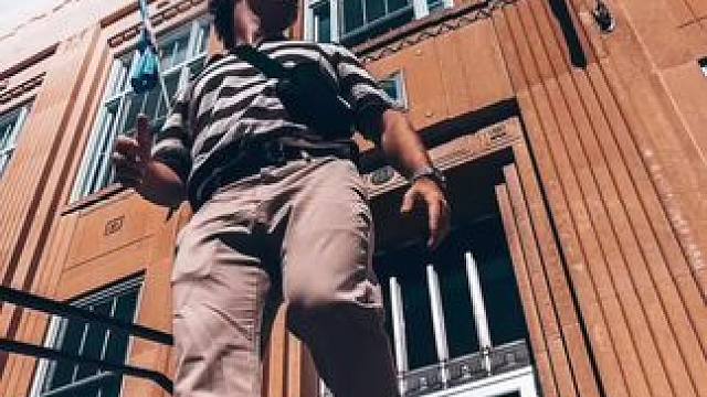 建筑合影创意自拍技巧分享 #手机拍摄小技巧 #拍出电影感 #日常vlog #干货分享 #自由感拍摄风