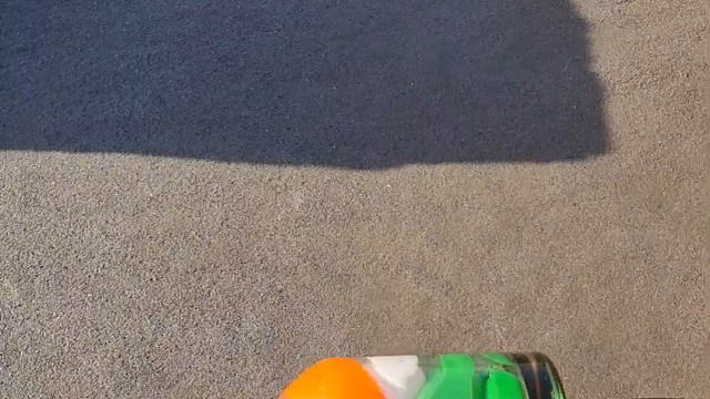 楼梯滚瓶子爆破解压时刻