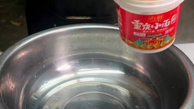 春节煮盆大锅面香得很嘛！#妈呀太香了 #谁懂这一口的好吃程度 #大馋丫头 #吃货必备