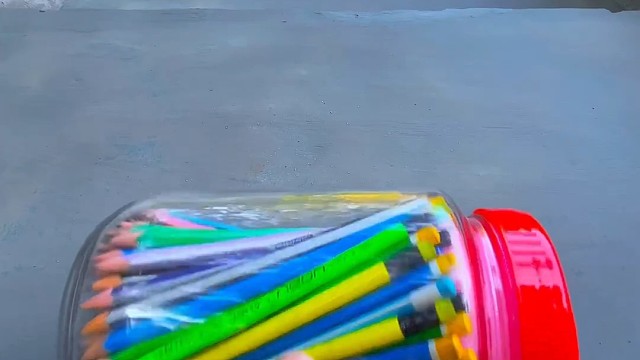 楼梯滚瓶子爆破解压时刻