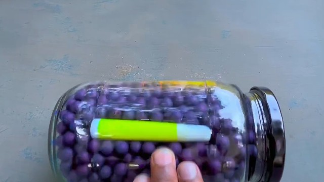 楼梯滚瓶子爆破解压时刻