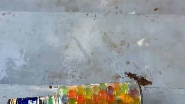 楼梯滚瓶子爆破解压时刻