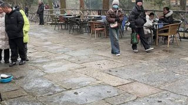 来我弟店里帮忙 今天我是炸串小哥～#五泄风景区 #炸串