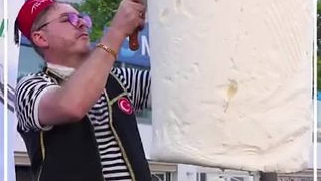 土耳其不只有烤肉，还有巨无霸的冰淇淋