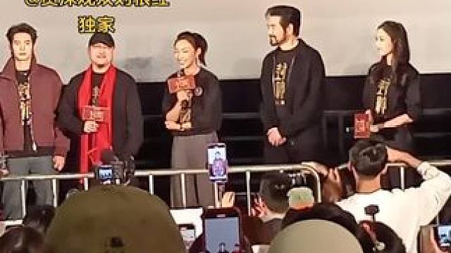 封神太原站路演，那尔那茜回忆穿铠甲骑自行车#那尔那茜回应穿戏服骑车回家  #封神路演太原