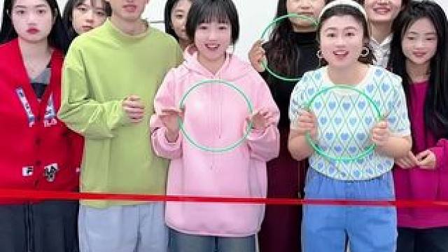 午餐套圈挑战，哈哈有意思 #内容启发搜索 #真会玩系列 #办公室游戏 #美食