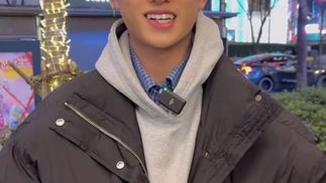 一辈子不结婚，就一辈子很开心啊！ #路人视角 #街头采访 #00后 #搭讪 #男大学生