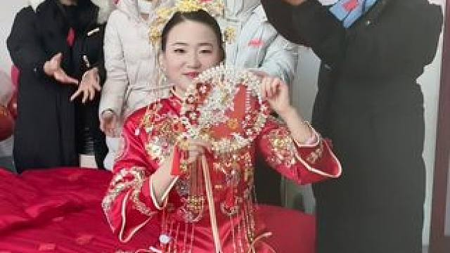 投入式参加婚礼 第一次剪那么长的视频，每一帧都是幸福。在很久很久以后回过头来看，朋友会因为我们的到来