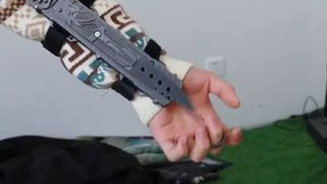 没有男生会拒绝这么酷的袖剑吧~ #有男生会拒绝这个玩具吗  #酷炫  #内容启发搜索