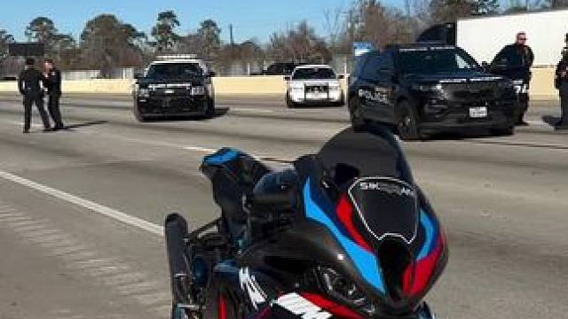 谁的2025款m1000rr被交警拦了
#机车