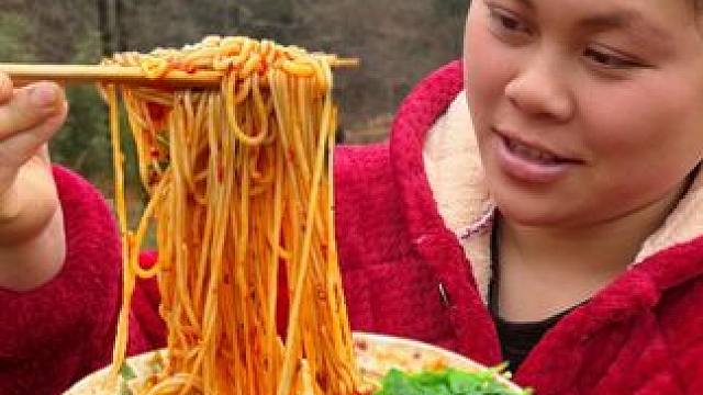 今天做个美味的小葱辣椒拌粉 #美食 #美食分享 #农村生活