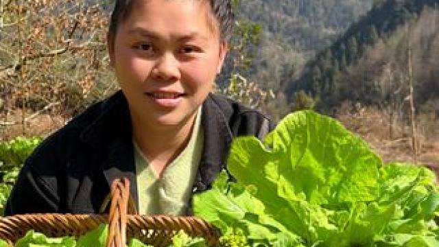 今天摘些白菜苔简单做一餐好吃的 #美食 #农村生活 #美食分享