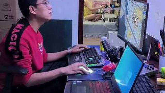 今天陪孩子？不对今天孩子陪我！ 今天休假，不直播，带着儿子上战场！#生活 #父子 #看看这小孩在干嘛