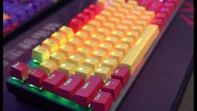 昆明999个人逛过的竞潮玩，现在大厅中央空调只要25元。晚上玩到大早，有专属装备，还有游戏特权，这简