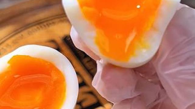 本来只想提高母鸡的运动量，谁知道却养出了一群“战斗鸡”#科普 #无菌蛋 #可生食鸡蛋 #土鸡蛋