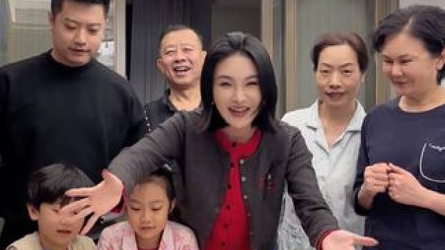 家庭小游戏，新年欢乐多多
#聚会游戏 #过年聚会就该这么玩 #春节聚会