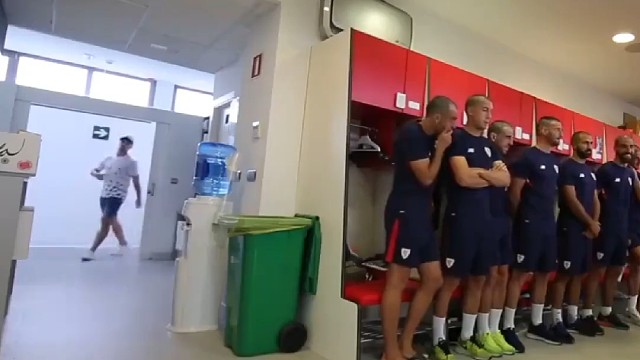 阿尔瓦雷斯患癌症后戴帽归队#足球