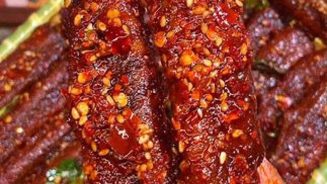 觉得自己很能吃辣的一定要来挑战一下这个湖南的麻辣鸭翅中，是真的辣呀#好吃到停不下来 #追剧小零食 #