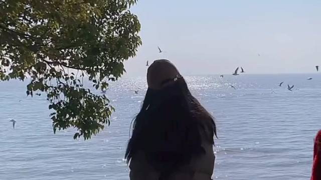 “傻瓜，越刷越难过，别往下翻了。乖，看到这里就睡觉吧，我不认识你，但是我知道你有故事，愿你三东暖，愿