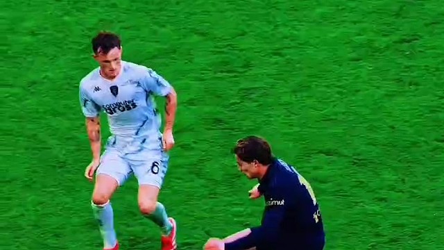 有些足球是用来看的