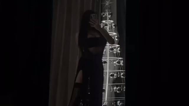 你的意思是你把钱都给她了
 爱给我了 是吗？