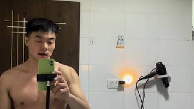 一个飞踢给我干骨折了