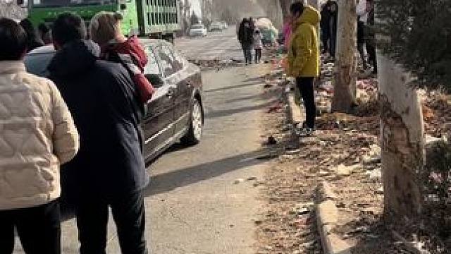 拼了，抢……就是图这个氛围！ #网红垃圾场 #青州市#花 #捡花