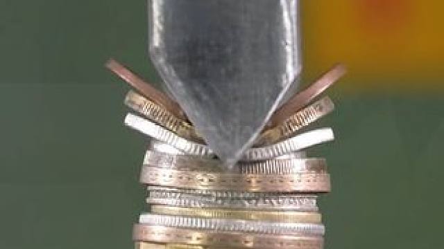 液压狂魔滋滋爆。#解压视频 #极度舒适 #强迫症看了很享受 #液压机 #解压