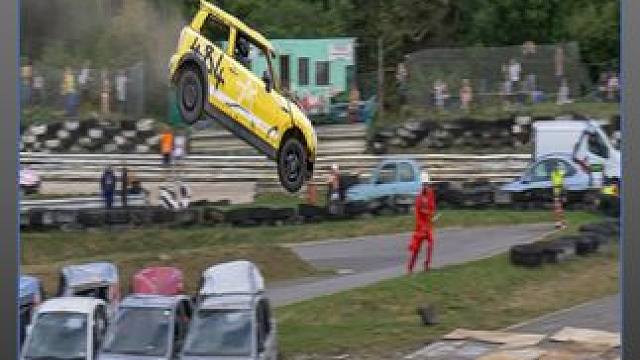 今日欢乐奉上#这才是男人的玩具 #趣味比赛  #报废车