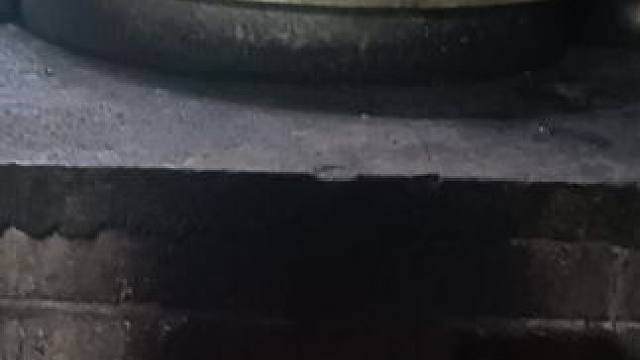 #农村柴火灶 #烧水 爱你真的没勇气，我家没有热水器，不是不爱你，是怕洗冷水你受不了