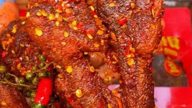 又挖到了一款宝藏零食，就是这个爆辣鸭小腿，真的超超超超好吃，越嚼越香，真的太上头了#好吃到停不下来 