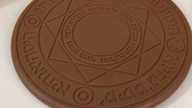 朋友：哇趣，充个电也这么酷的吗? #玩个很新的东西 #酷炫 #内容启发搜索