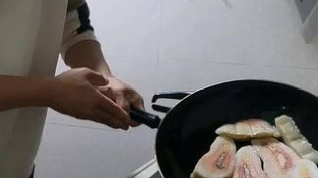 从西北回家陪家人过个年，带大家见识一下我们老家的特产太美味了#地方特产 #广西特产 #分享家乡特产