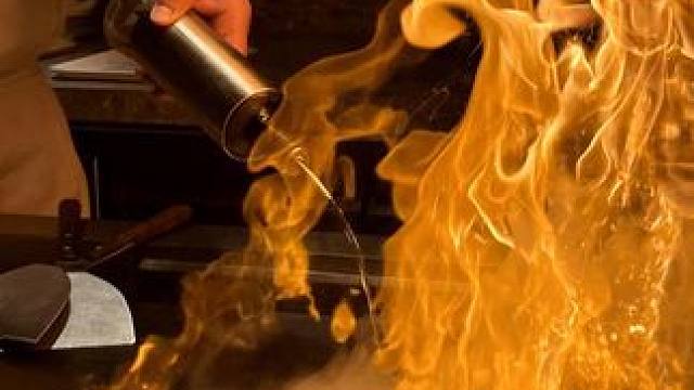 情人节还不知道去哪约会的小情侣们，一定不要错过古北这家日料的精致铁板烧和刺身花礼盒 #麦MUGI #