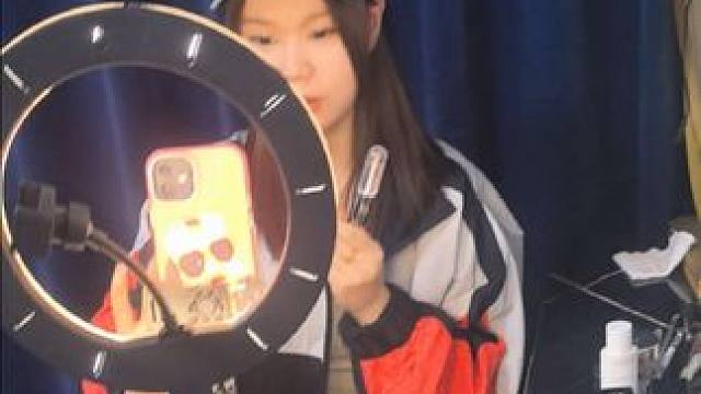 干点啥不好，这玩意是不是太费钱了 #美妆博主 #日常生活