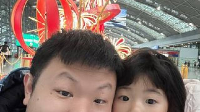 爸爸带女儿独自旅游：飞机头等舱VS高铁商务舱，那个更好？ #旅游 #vlog日常