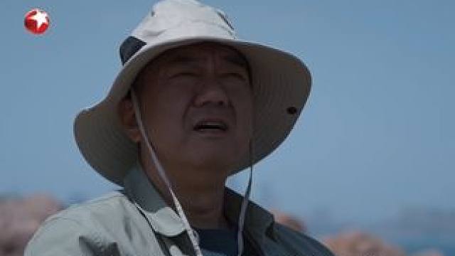 封彪表示除了徐国柱，他不跟警方任何人沟通对话。众人忙将正在悠闲海钓的徐国柱薅了回来，去见了封彪…#陈