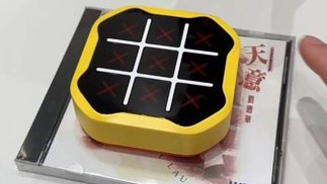 对面的人机有点东西，但不多~ #玩个很新的东西 #井字棋 #内容启发搜索