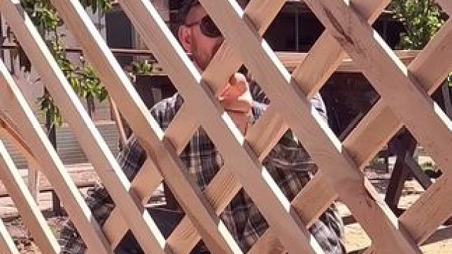 木格庭院栅栏制作，简单又实用的家庭栅栏。#庭院栅栏 #实用栅栏 #围墙护栏 #庭院设计 #施工工艺