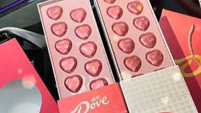 收到这个巧克力的女孩子，一定会很幸福不对吗？ #情侣礼物推荐 #巧克力 #情人节礼物 #德芙巧克力礼