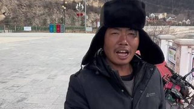 露营的地方没木柴只能去悬崖边上捡了，是有点高 #记录真实生活 #旅行 #骑行西藏 #刘不韦 #骑行v