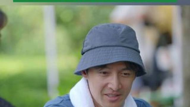 #胡歌  是蕉叶打包天赋型选手！自谦“不是好学生”的胡歌打包起来极具创意，做到了既让食物透气，又能不