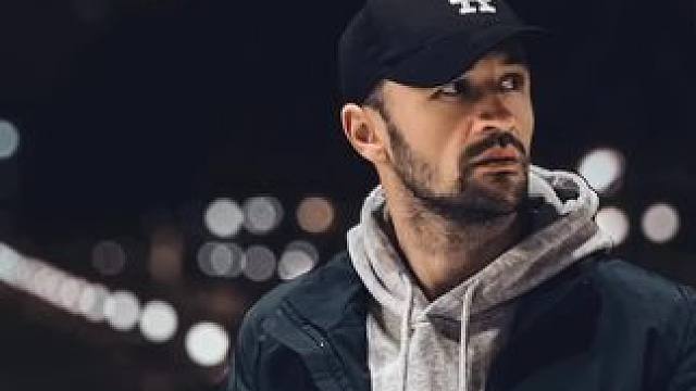 夜晚街道创意自拍技巧分享 #iphone使用技巧 #内容启发搜索 #创作伙伴计划 #iphone拍照