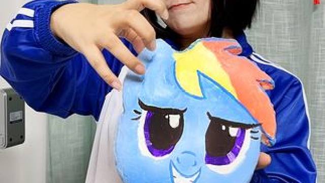 制作小马宝莉超大云宝脆皮解压球 #小马宝莉 #解压 #手工diy #手工制作 #内容启发搜索