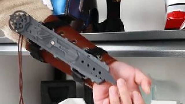 没有男生会拒绝这么酷的袖剑吧~ #有男生会拒绝这个玩具吗  #酷炫  #内容启发搜索