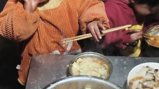 今天四个孩子吃饭挺和谐的。 #内容启发搜索