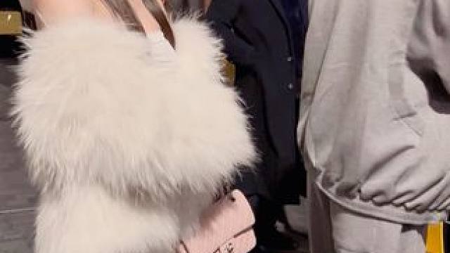 #Realluv 小酷哥带18岁复旦校花来外滩18号吃夜宵，大牛老板亲自买单，富少们，玩儿的就是一个