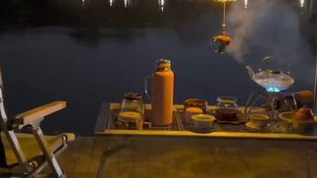 抛开繁杂，忘掉烦恼，望着湖泊，感受星空的浩瀚与美妙。#远离城市的喧嚣 #户外生活 #享受安静和独处 